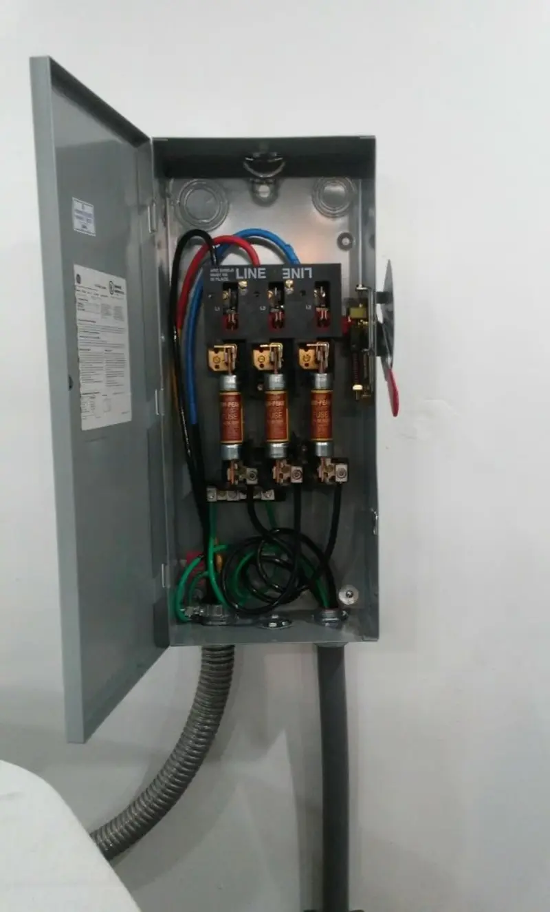 Three-phase disconnect switch installed for Electrical Wiring & Rewiring in Kaser